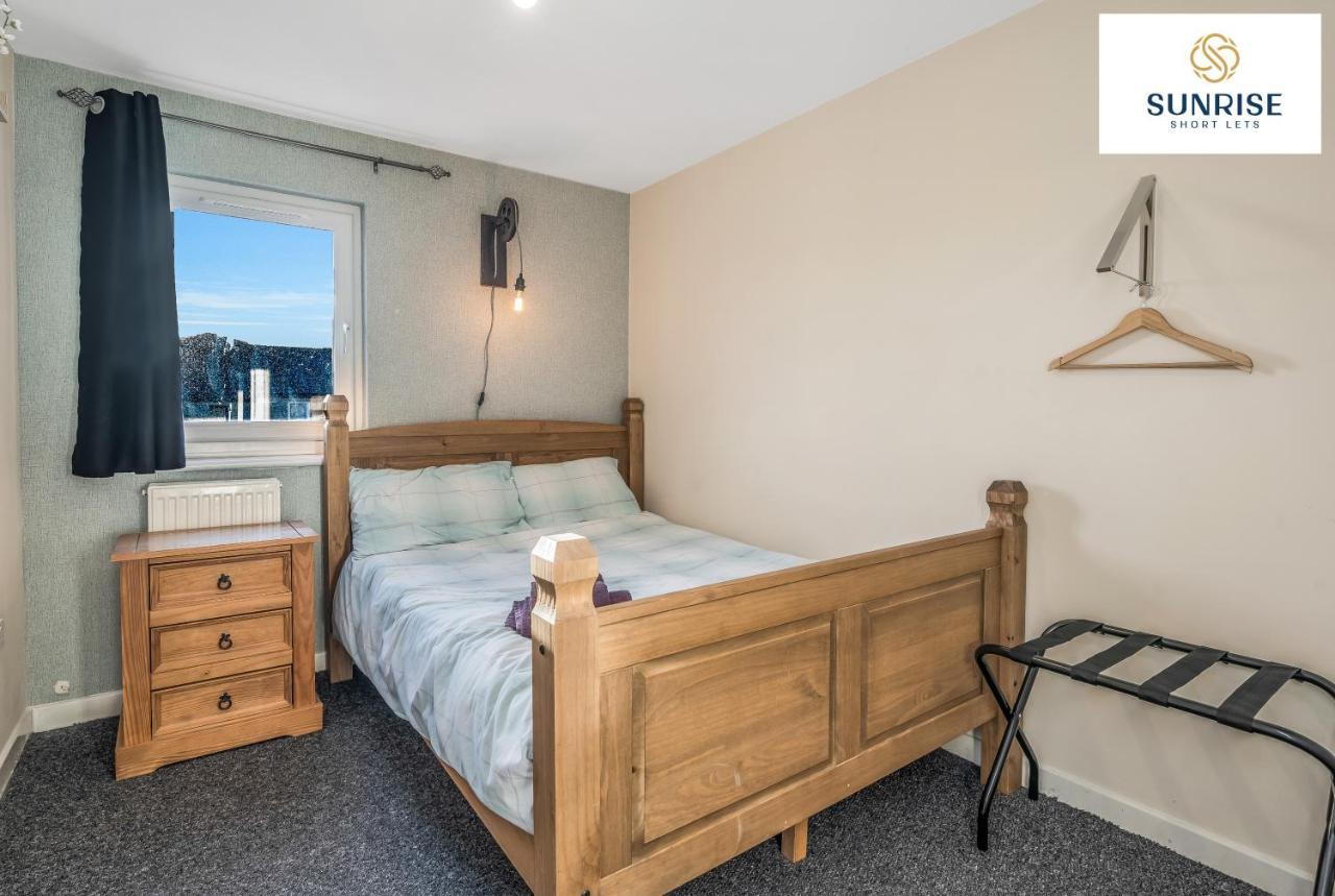 The Law, Has 4 Rooms With Tvs, 2 Bathrooms, Central, Free Parking, Fully Equipped, Contractor And Trades Favourite, 5 Mins To Centre - Long Stays, Invoice And Reduced Price Are Only Via Sunrise Short Lets Дънди Екстериор снимка