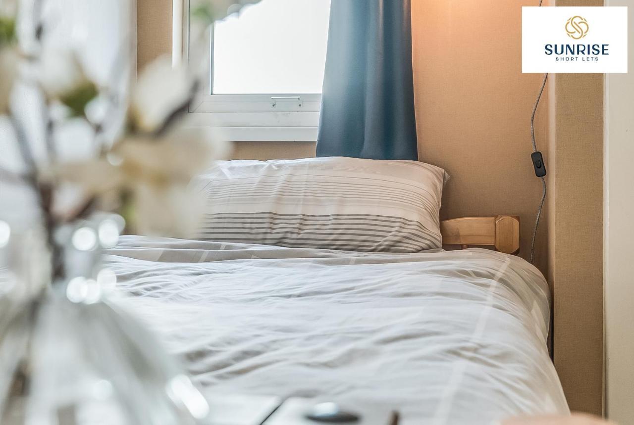 The Law, Has 4 Rooms With Tvs, 2 Bathrooms, Central, Free Parking, Fully Equipped, Contractor And Trades Favourite, 5 Mins To Centre - Long Stays, Invoice And Reduced Price Are Only Via Sunrise Short Lets Дънди Екстериор снимка