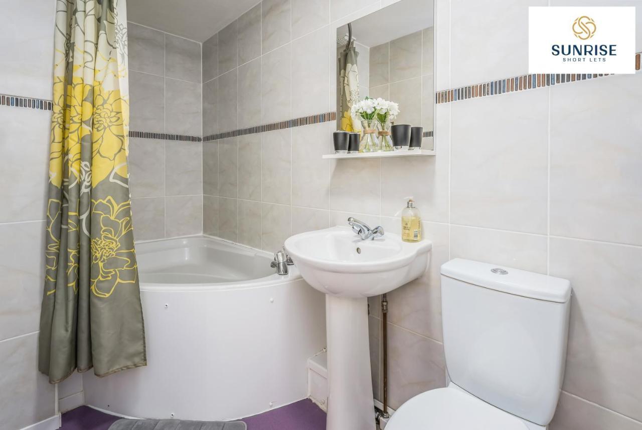 The Law, Has 4 Rooms With Tvs, 2 Bathrooms, Central, Free Parking, Fully Equipped, Contractor And Trades Favourite, 5 Mins To Centre - Long Stays, Invoice And Reduced Price Are Only Via Sunrise Short Lets Дънди Екстериор снимка