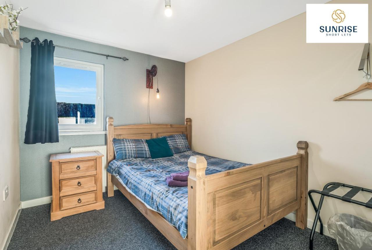 The Law, Has 4 Rooms With Tvs, 2 Bathrooms, Central, Free Parking, Fully Equipped, Contractor And Trades Favourite, 5 Mins To Centre - Long Stays, Invoice And Reduced Price Are Only Via Sunrise Short Lets Дънди Екстериор снимка