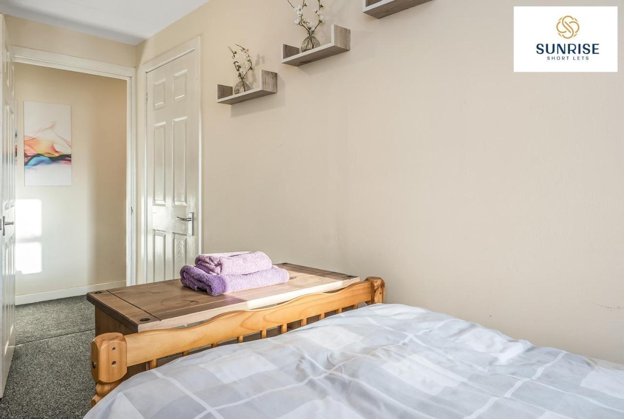 The Law, Has 4 Rooms With Tvs, 2 Bathrooms, Central, Free Parking, Fully Equipped, Contractor And Trades Favourite, 5 Mins To Centre - Long Stays, Invoice And Reduced Price Are Only Via Sunrise Short Lets Дънди Екстериор снимка