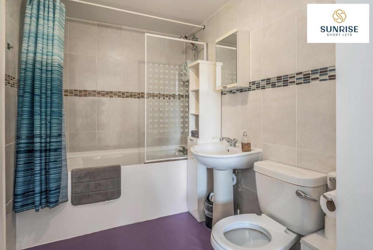 The Law, Has 4 Rooms With Tvs, 2 Bathrooms, Central, Free Parking, Fully Equipped, Contractor And Trades Favourite, 5 Mins To Centre - Long Stays, Invoice And Reduced Price Are Only Via Sunrise Short Lets Дънди Екстериор снимка