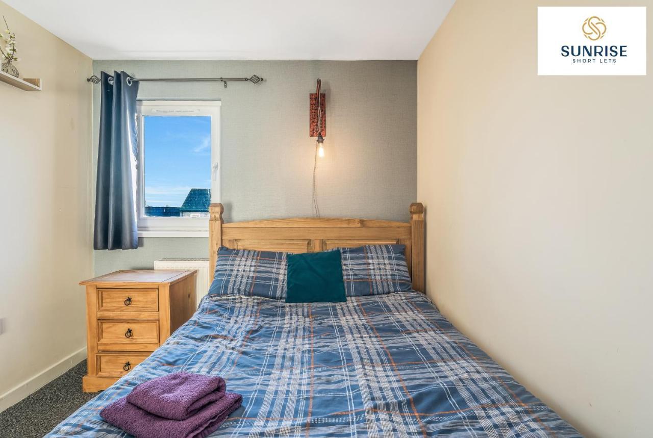 The Law, Has 4 Rooms With Tvs, 2 Bathrooms, Central, Free Parking, Fully Equipped, Contractor And Trades Favourite, 5 Mins To Centre - Long Stays, Invoice And Reduced Price Are Only Via Sunrise Short Lets Дънди Екстериор снимка