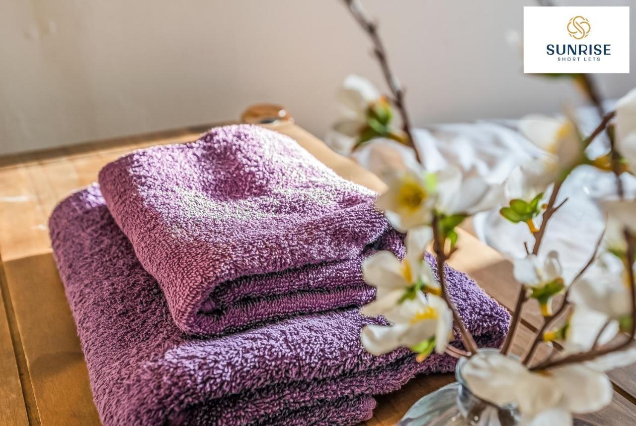 The Law, Has 4 Rooms With Tvs, 2 Bathrooms, Central, Free Parking, Fully Equipped, Contractor And Trades Favourite, 5 Mins To Centre - Long Stays, Invoice And Reduced Price Are Only Via Sunrise Short Lets Дънди Екстериор снимка