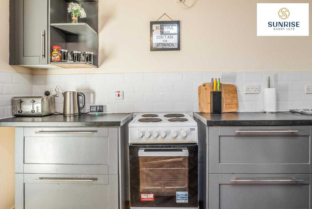 The Law, Has 4 Rooms With Tvs, 2 Bathrooms, Central, Free Parking, Fully Equipped, Contractor And Trades Favourite, 5 Mins To Centre - Long Stays, Invoice And Reduced Price Are Only Via Sunrise Short Lets Дънди Екстериор снимка