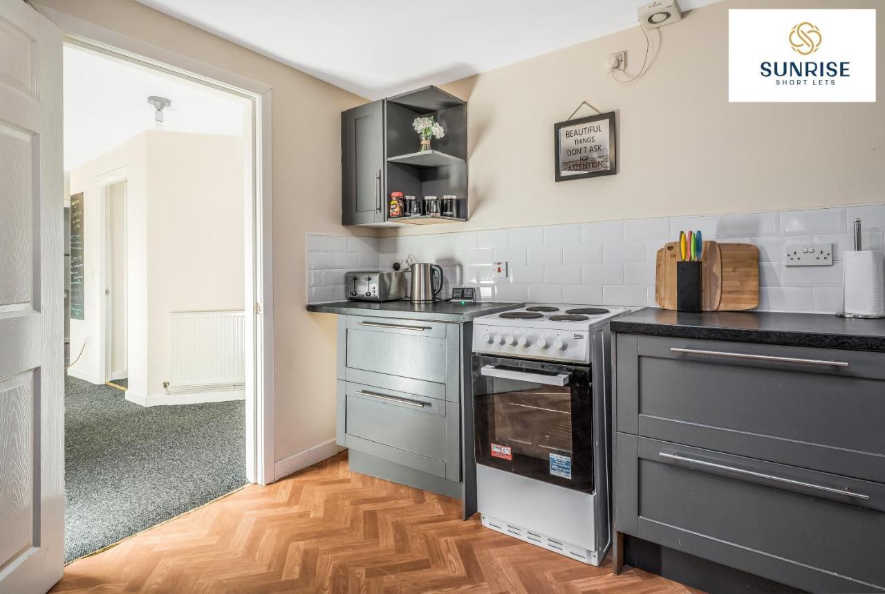The Law, Has 4 Rooms With Tvs, 2 Bathrooms, Central, Free Parking, Fully Equipped, Contractor And Trades Favourite, 5 Mins To Centre - Long Stays, Invoice And Reduced Price Are Only Via Sunrise Short Lets Дънди Екстериор снимка