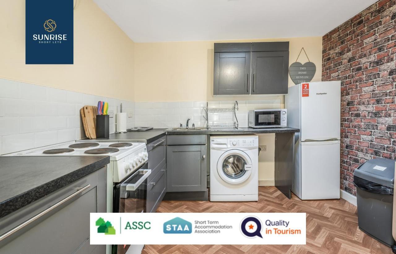 The Law, Has 4 Rooms With Tvs, 2 Bathrooms, Central, Free Parking, Fully Equipped, Contractor And Trades Favourite, 5 Mins To Centre - Long Stays, Invoice And Reduced Price Are Only Via Sunrise Short Lets Дънди Екстериор снимка