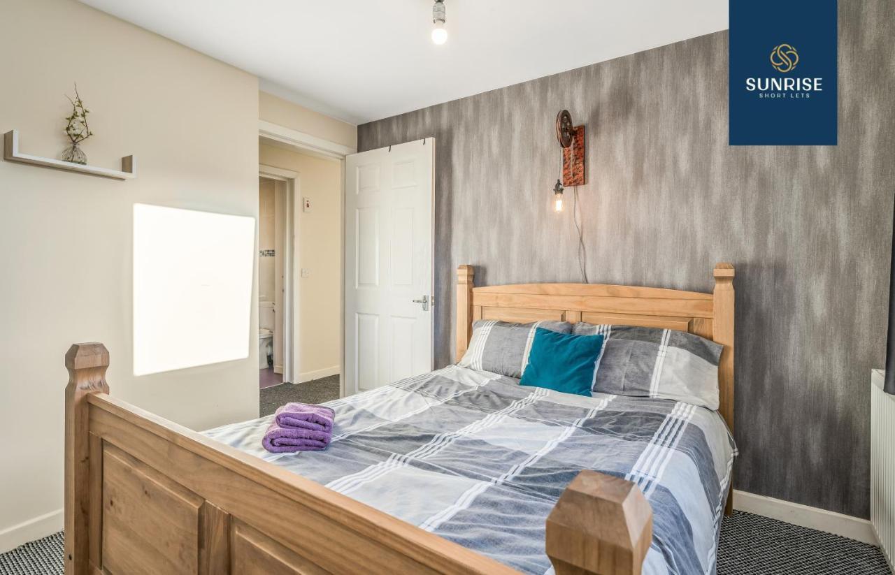 The Law, Has 4 Rooms With Tvs, 2 Bathrooms, Central, Free Parking, Fully Equipped, Contractor And Trades Favourite, 5 Mins To Centre - Long Stays, Invoice And Reduced Price Are Only Via Sunrise Short Lets Дънди Екстериор снимка