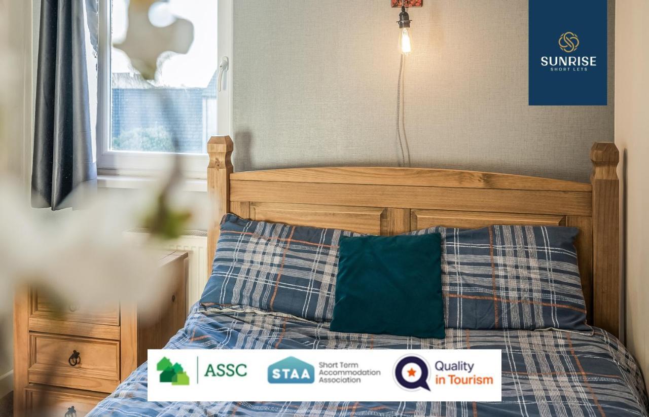 The Law, Has 4 Rooms With Tvs, 2 Bathrooms, Central, Free Parking, Fully Equipped, Contractor And Trades Favourite, 5 Mins To Centre - Long Stays, Invoice And Reduced Price Are Only Via Sunrise Short Lets Дънди Екстериор снимка