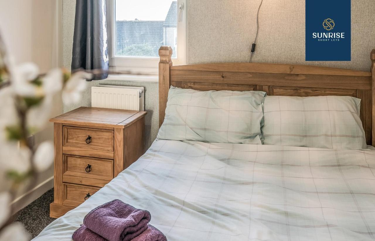 The Law, Has 4 Rooms With Tvs, 2 Bathrooms, Central, Free Parking, Fully Equipped, Contractor And Trades Favourite, 5 Mins To Centre - Long Stays, Invoice And Reduced Price Are Only Via Sunrise Short Lets Дънди Екстериор снимка